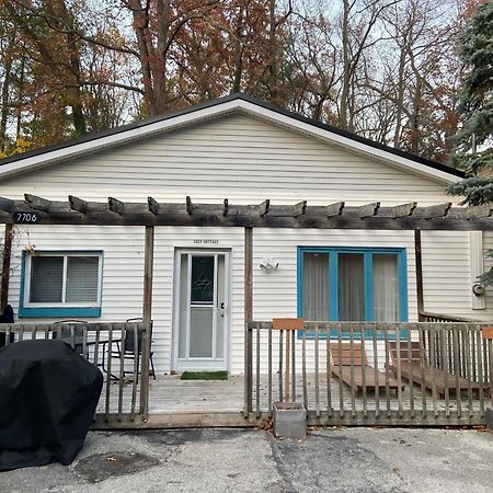 Cozy Cottage Retreat Lambton Shores エクステリア 写真