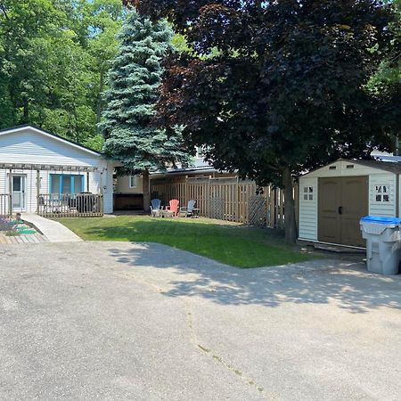 Cozy Cottage Retreat Lambton Shores エクステリア 写真