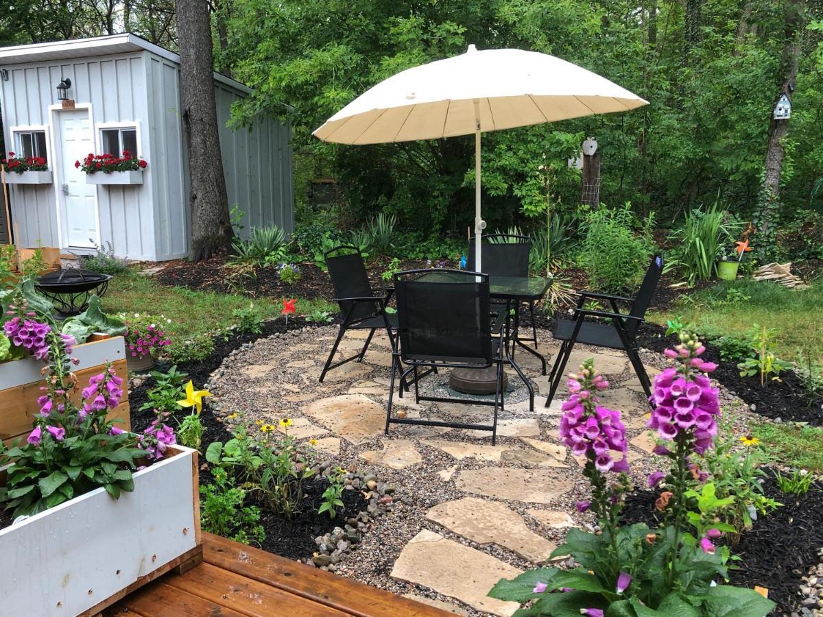 Cozy Cottage Retreat Lambton Shores エクステリア 写真