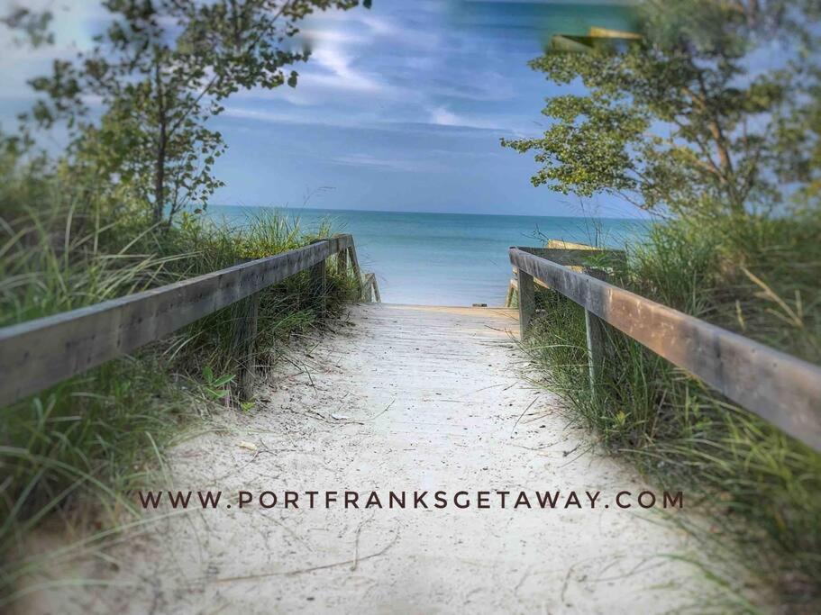 Cozy Cottage Retreat Lambton Shores エクステリア 写真
