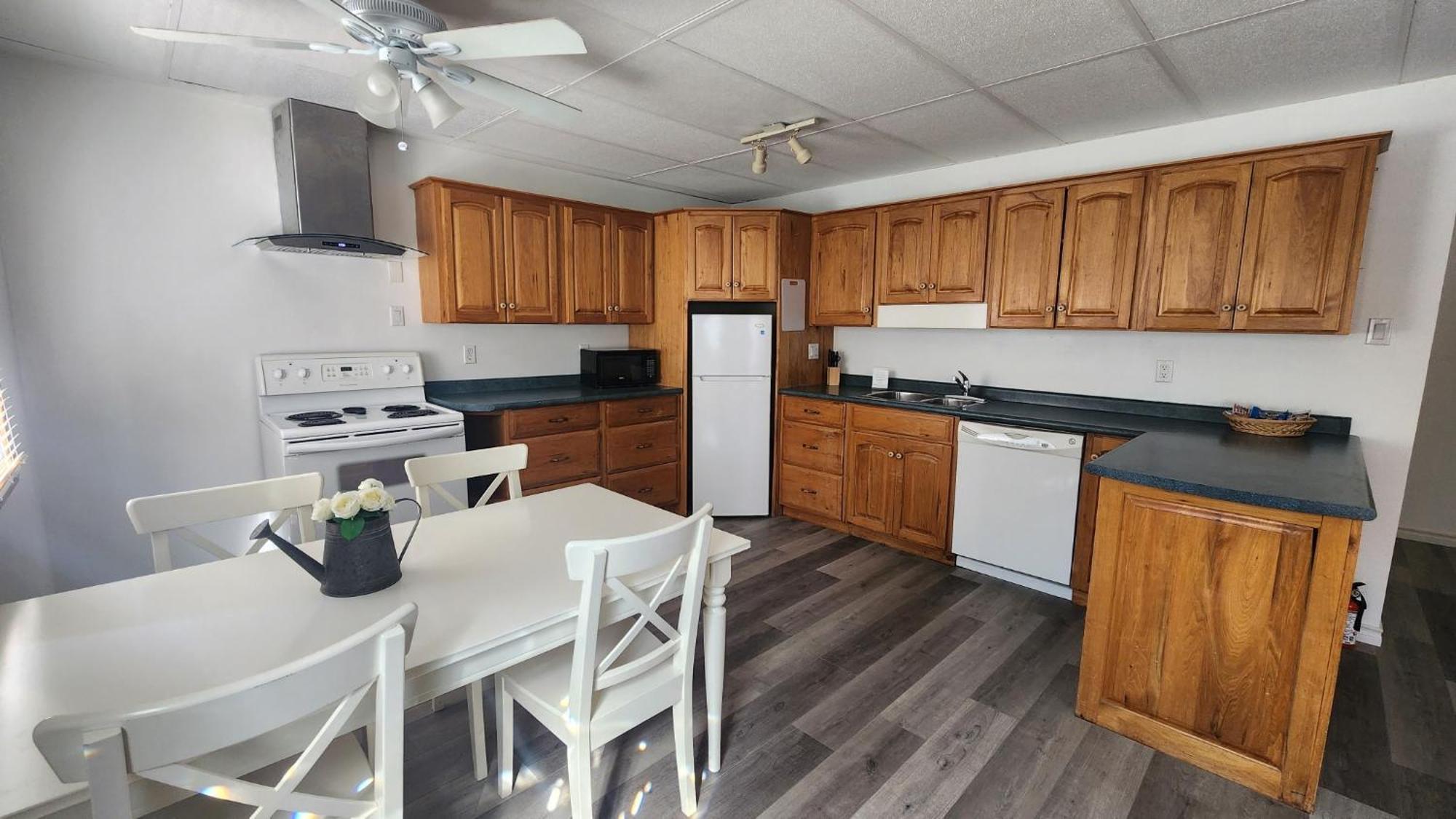 Cozy Cottage Retreat Lambton Shores エクステリア 写真