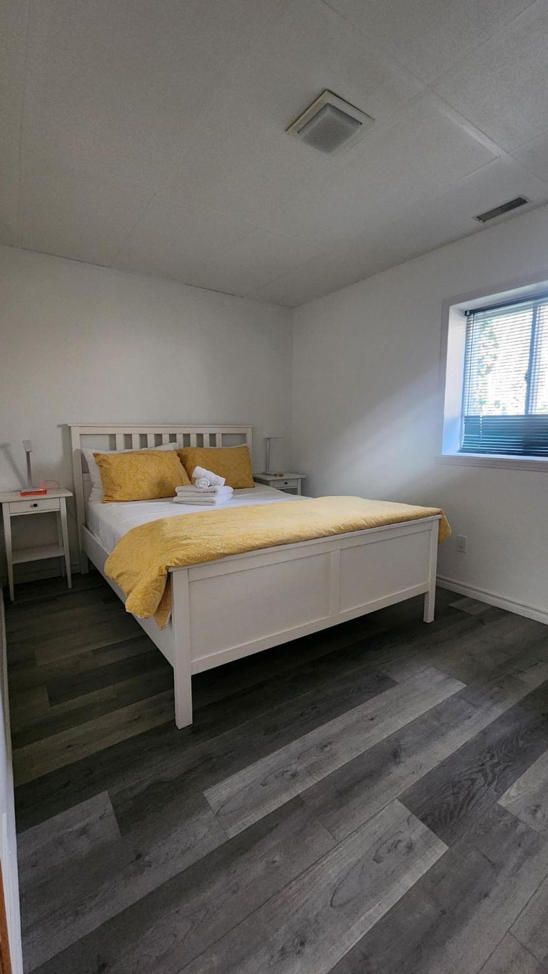 Cozy Cottage Retreat Lambton Shores エクステリア 写真