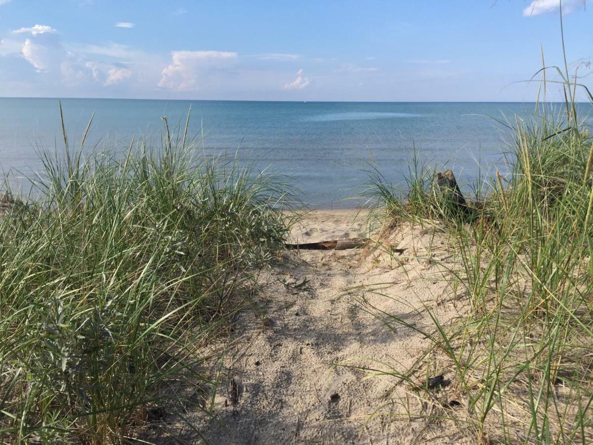 Cozy Cottage Retreat Lambton Shores エクステリア 写真